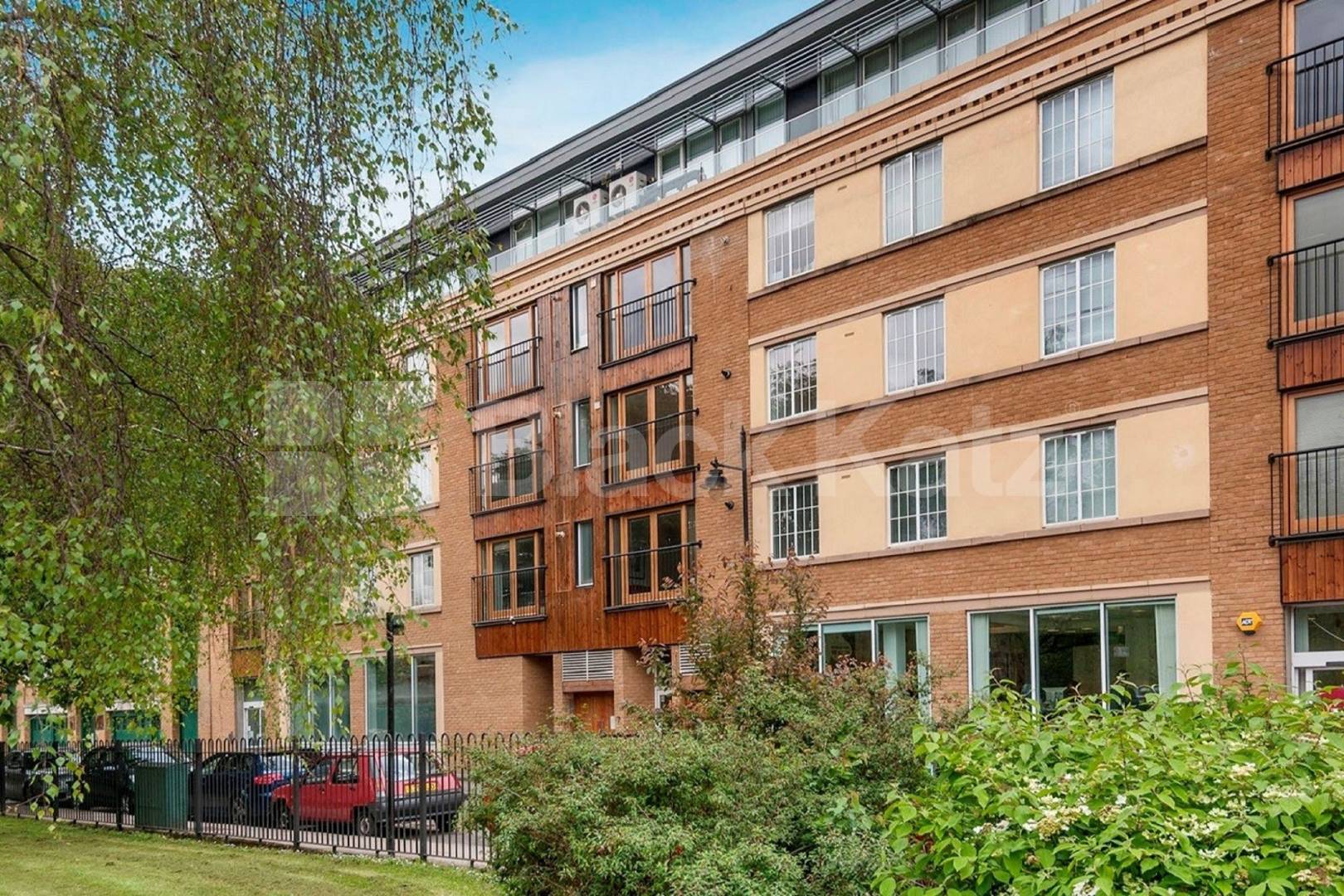 Superbly Located & Situated Opposite The Delightful Leathermarket Gardens Artbrand Studios  Leathermarket street, London Bridge